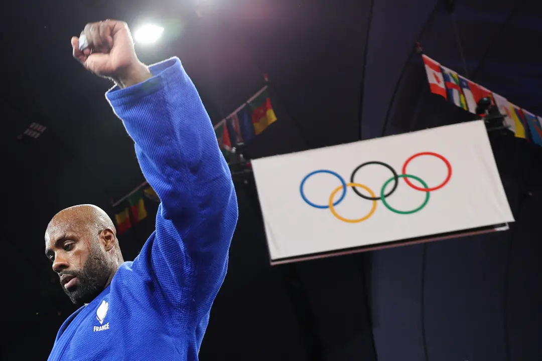 Paris, Ministério Público, abriu investigação por ataques racistas contra o judoca Teddy Riner. Ele foi alvo de ofensas…