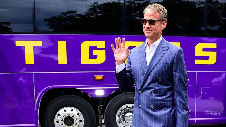 Lane Kiffin comentou sobre a derrota do LSU para Ole Miss, sugerindo que eles quebraram regras com música dentro do est…
