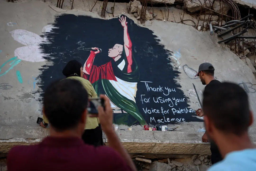 Macklemore vai fazer uma turnê Free Palestine em três cidades europeias, Dublino, Paris e Londres, e vai doar todo o va…