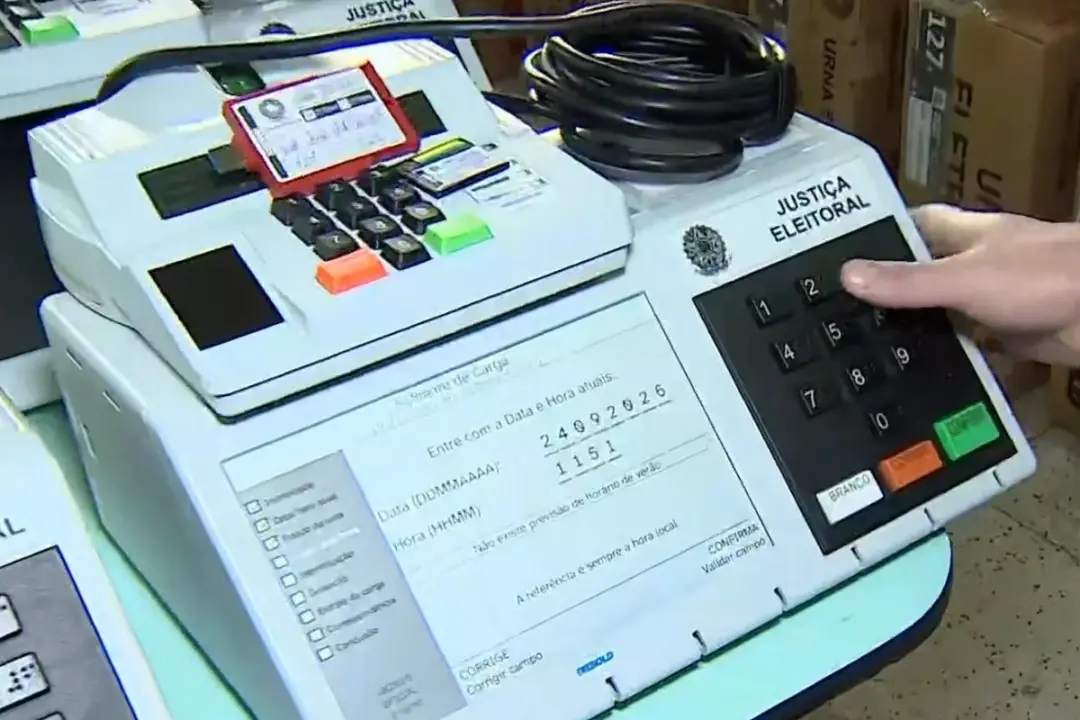 São José dos Campos está testando cerca de 1,5 mil urnas eletrônicas para as eleições de 2026, inserindo dados e fazend…