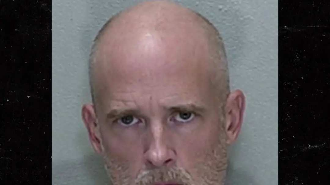 Robert Murphy Jr, diretor de medicina esportiva da NC State, foi detido na Flórida com 32 acusações de abuso sexual por…