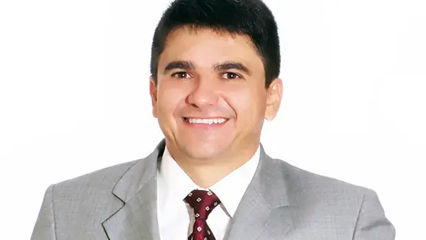 Santana Pires, candidato a deputado federal, foi acusado de usar um objeto tipo chicote contra pessoas em situação de r…