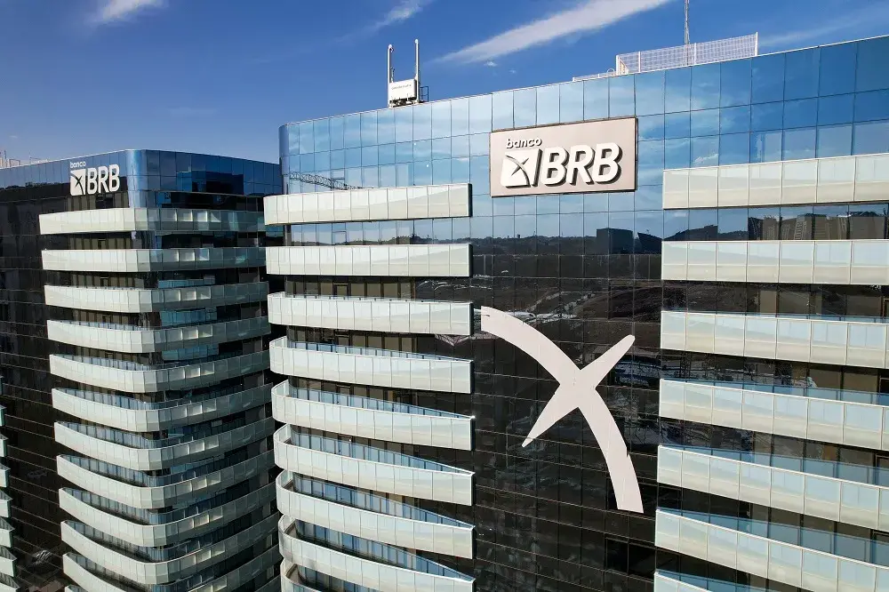 BRB, banco de Brasília, pode ser vendido ao BTG Pactual, mas o sindicato denuncia que a proposta pode excluir os empreg…