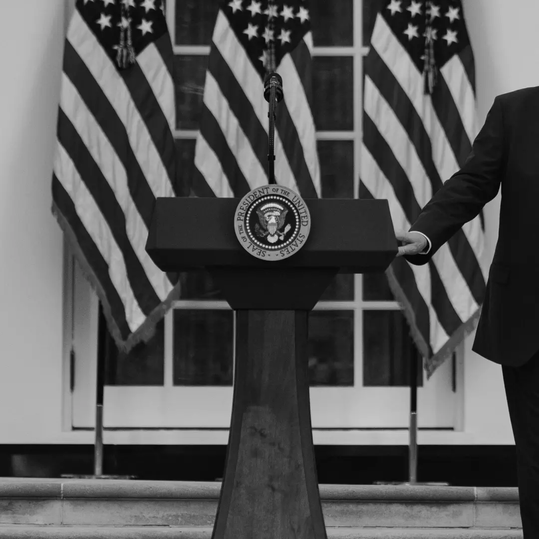 Presidente Trump deixa a presidencia em um estado de incerteza, onde os americanos têm poucas esperancas para a cumita …