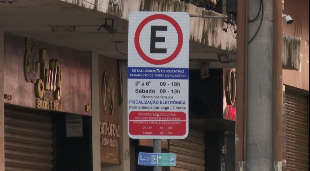 A cobrança da Area Azul sumiu da Avenida Dom Pedro I, em Ribeirão Preto, SP, por tempo indeterminado. A mudança veio de…