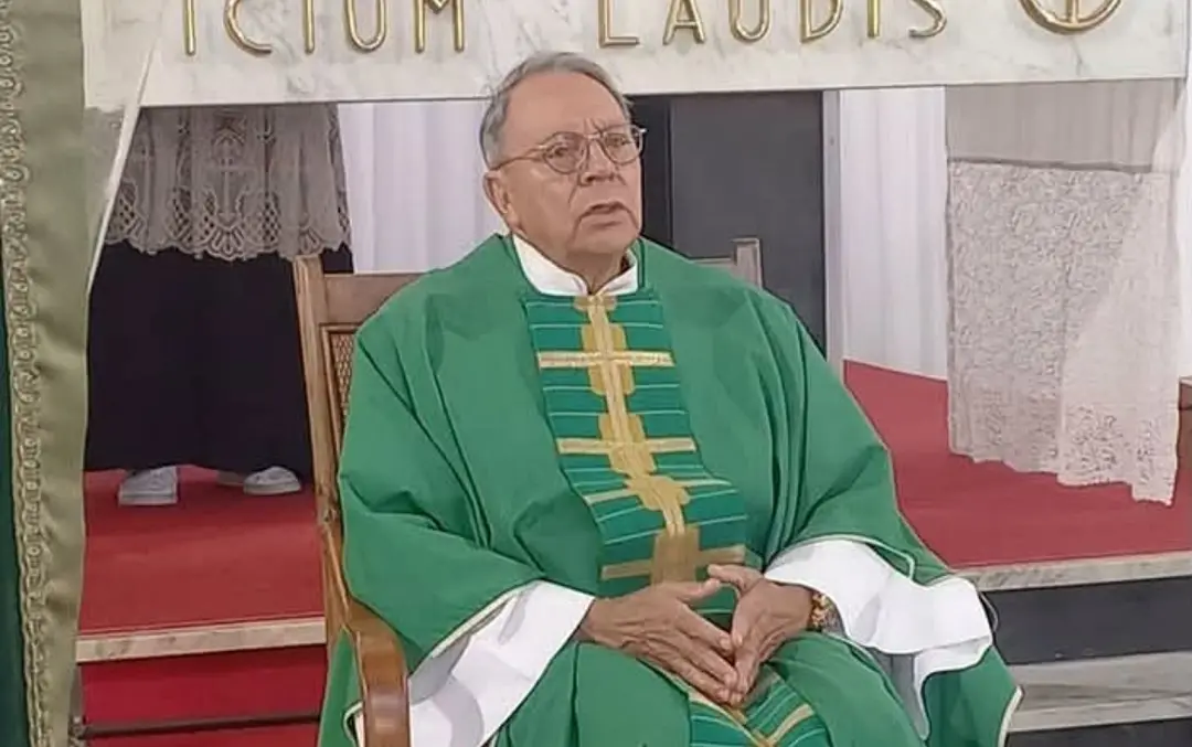 Padre Francisco dos Santos, de 80 anos, saiu da UTI em Alfenas, MG, depois do grave acidente que tirou a vida de duas p…