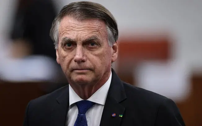 Defesa de Bolsonaro pediu a Kassio Nunes suspensão da pena de 27 anos e três meses no STF. Pondero que pedir liminar en…