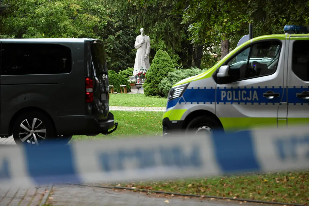 Quatro feridos e um sacerdote morto em ataque com faca num mosteiro em Jaroslaw, Polônia. É pesado ver violência assim …