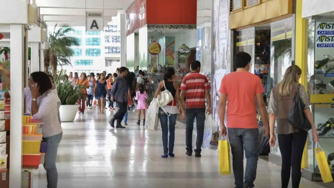 Vagas em comércio e serviços devem subir 10 por cento no fim do ano, totalizando 130 mil postos. 26 por cento das empre…