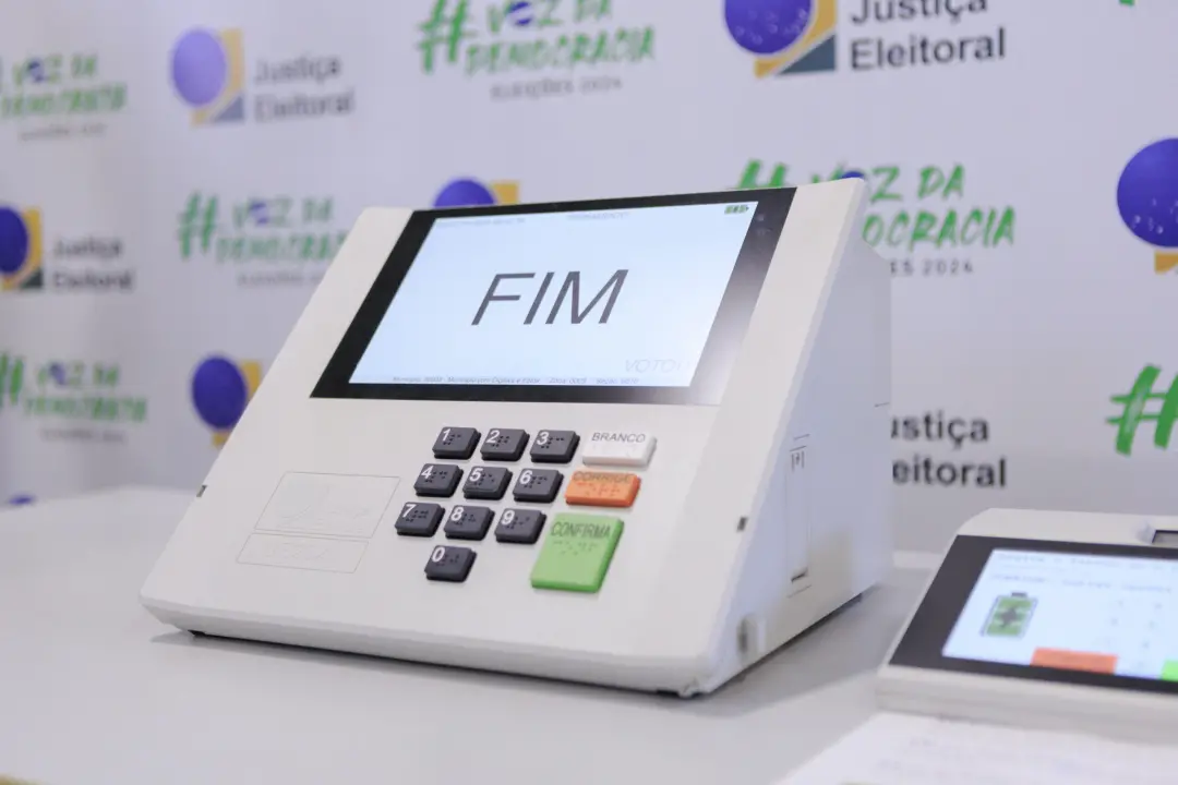 Faltam 10 dias para o primeiro turno das Eleições 2026, com votação em seis cargos. O TSE reforça que é bom levar uma c…