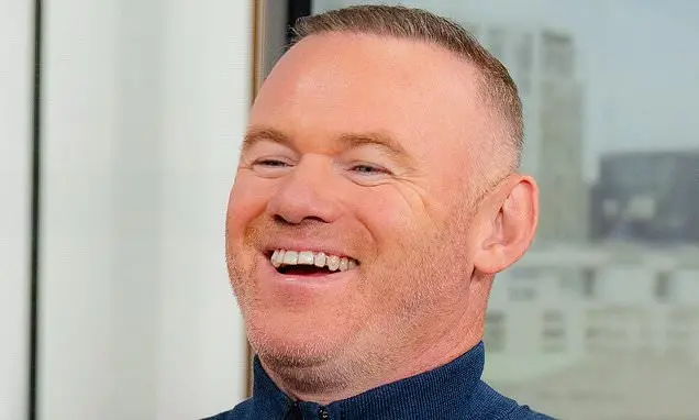 Wayne Rooney adotou os aparelhos Invisalign para continuar sua transformação física. É visível o esforço na mudança, e …