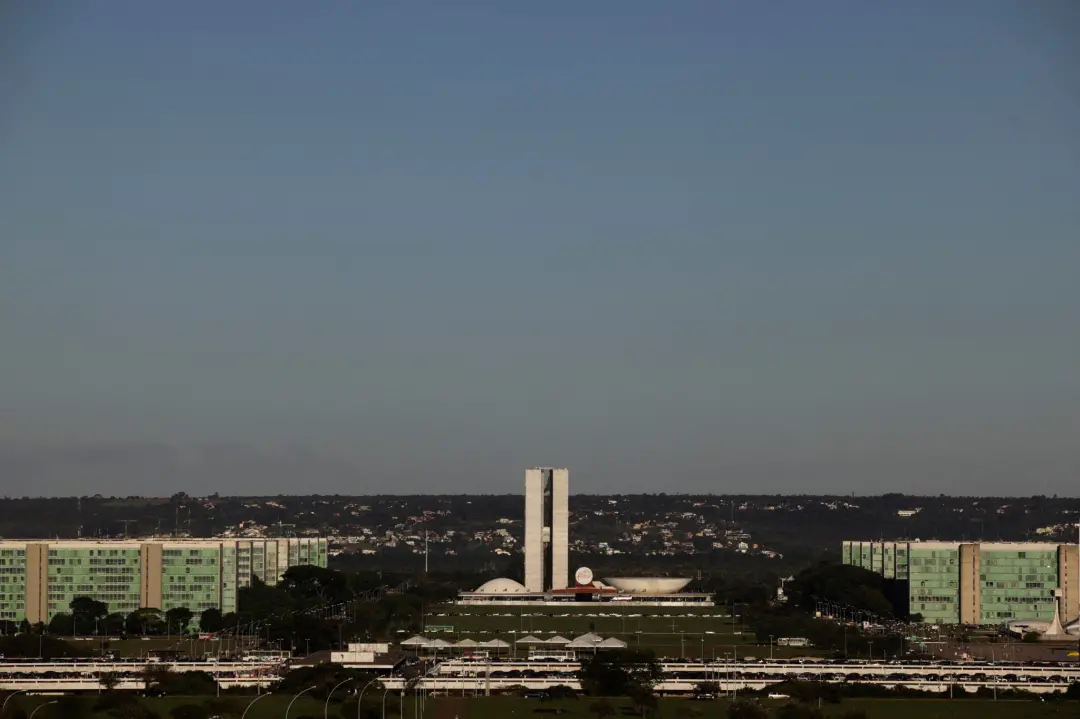 A necessidade de contenção de verbas caiu de R$ 17,9 bi para R$ 16,1 bi, segundo os ministérios da Fazenda e Planejamen…