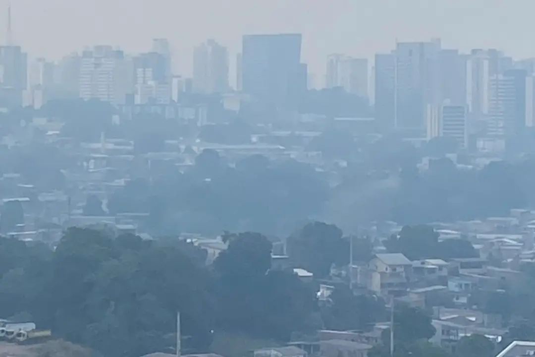 Distrito Industrial I, Manaus, atingiu índice de 148,2 µg/m³ na fumaça pelo segundo dia. Esse nível péssimo mostra que …