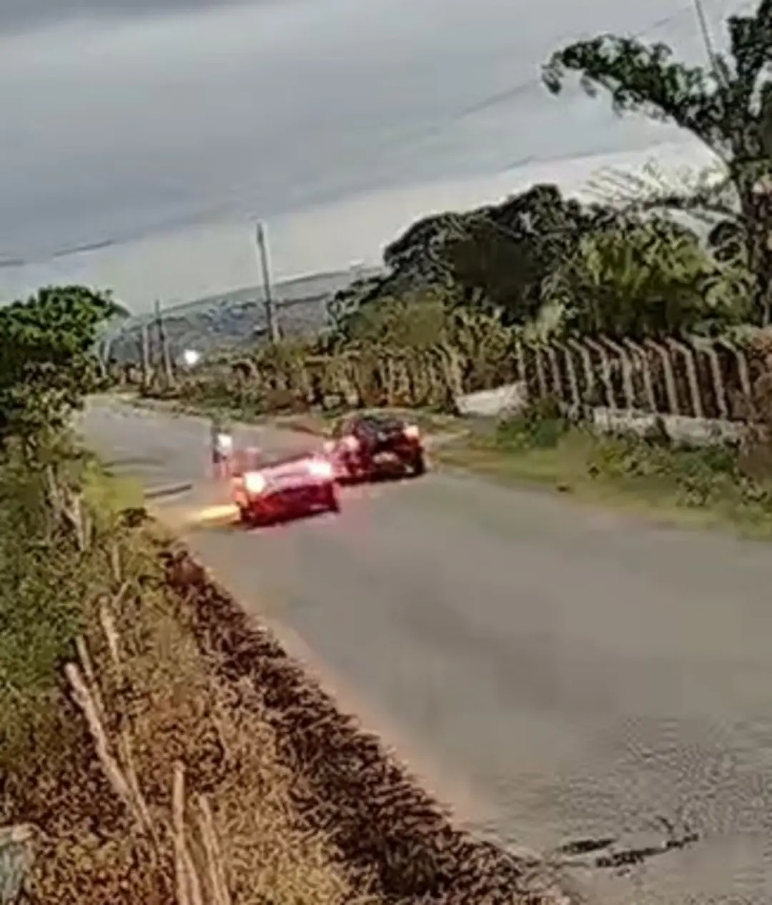 Cacimba de Dentro, Paraíba: uma mulher de 38 anos morreu em acidente entre carro e moto na PB-111. A colisão aconteceu …