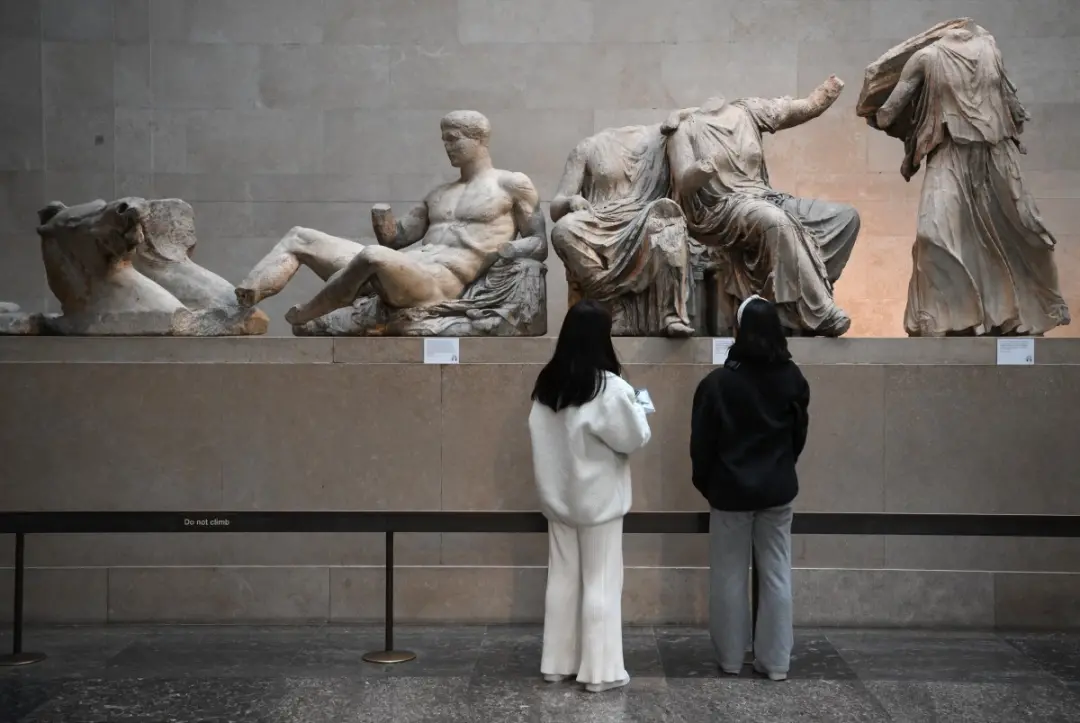 Grécia pressiona Reino Unido pela devolução dos mármores do Partenon, peças do Partenon no Museu Britânico. Para a gent…