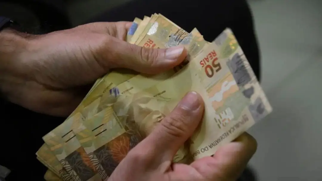 Divergência de R$ 73 bi sobre resultado de 2027. Mercado projeta déficit primário de 54 bilhões, enquanto o governo apo…