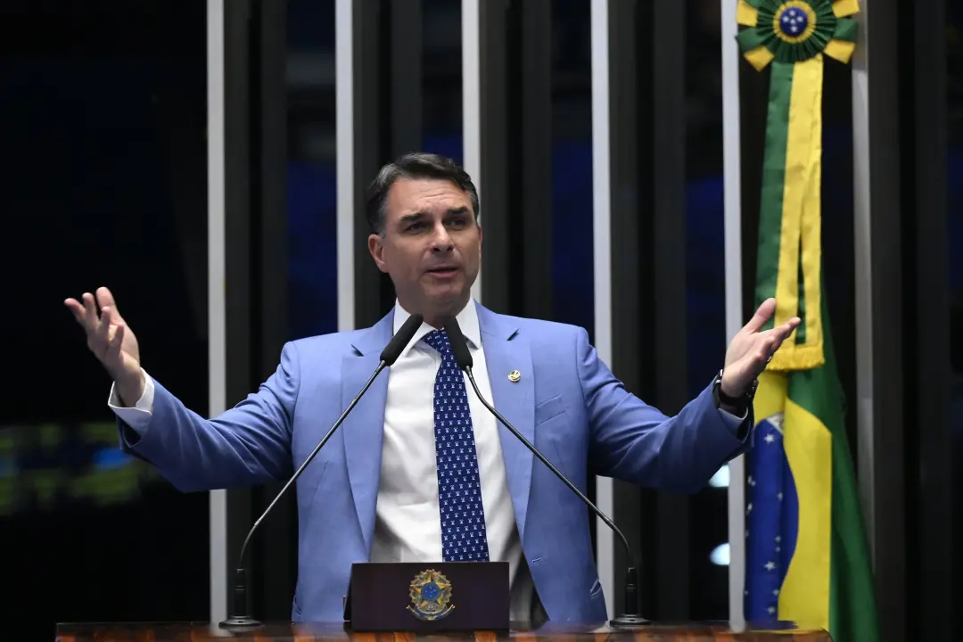 Goiânia sediará visita de Flávio Bolsonaro uma semana antes do primeiro turno para pedir voto útil. Essa estratégia foc…