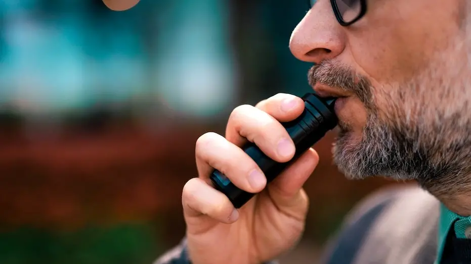 E-cigarros sendo trocados por cigarro tradicional, o dado mostra que alguns adultos que param de usar vape voltam ao ta…
