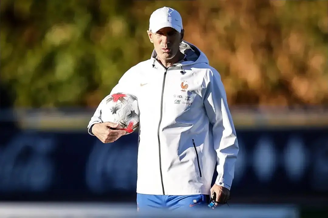 Zinedine Zidane quer Mbappé na ponta esquerda e já comunicou a intenção ao jogador. Acredito que forçar o Mbappé para a…