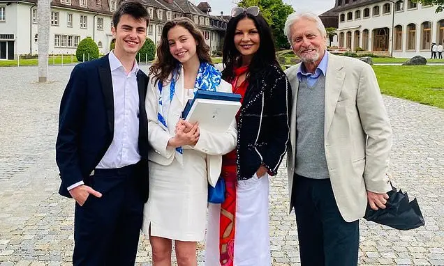 Catherine Zeta Jones disse que os filhos dela e Michael Douglas não tiveram vantagem na indústria, mesmo seguindo os pa…