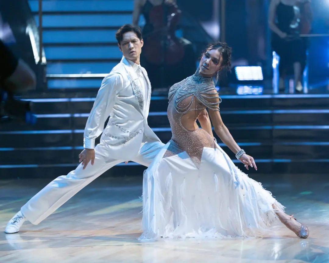 Harry Shum Jr. teve um momento de grito durante a coreografia do Dancing With the Stars. Jenna Johnson explicou que o g…