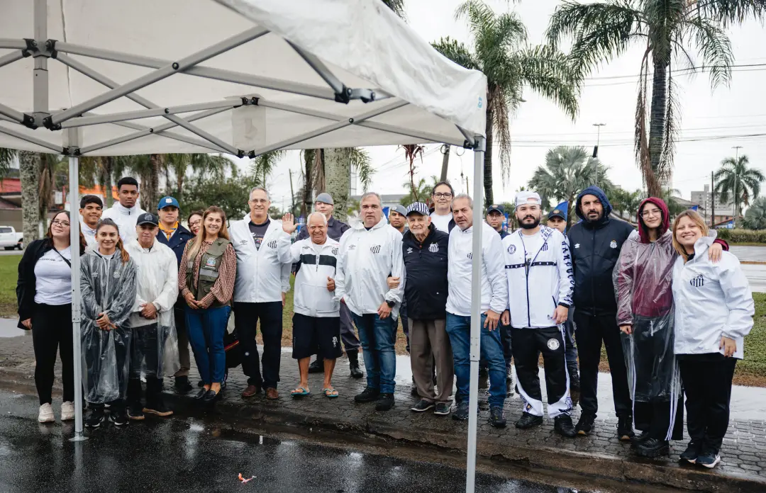 Praia Grande recebeu o Santos FC para plantar árvores no terceiro dia do LEO do Mar Instituto. Essa união com a prefeit…