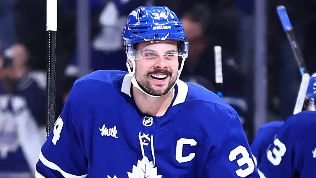 Auston Matthews marcou um gol e deu dois assistes no jogo da pré-temporada, dominando o Ottawa Senators por 6 a 1 em To…