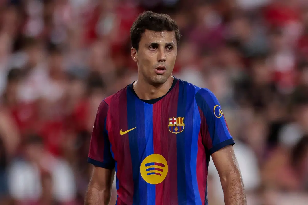 Rodri explicando a decisão de ir para o Barcelona em vez do Real Madrid. Ele mencionou que a proposta do Barcelona foi …