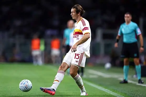 Marten De Roon, volante, tem se adaptado ao Roma, após 361 jogos pelo Gasperini. Essa integração, vendo ele se conectar…