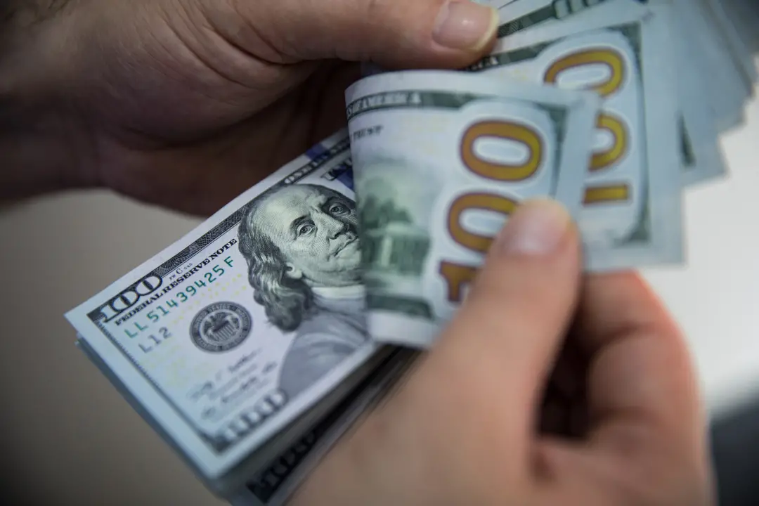 Dólar sobe em todo lugar com os juros americanos em foco. A Petrobras avança forte junto com a alta do petróleo, o que …