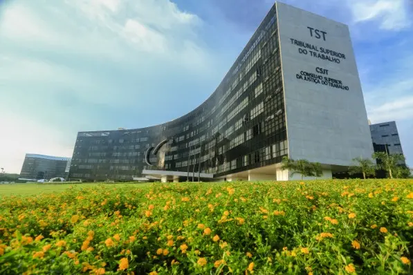 TST retoma julgamento dos Correios, onde a estatal pede que a Corte declare a greve abusiva. Alega que sindicatos não m…