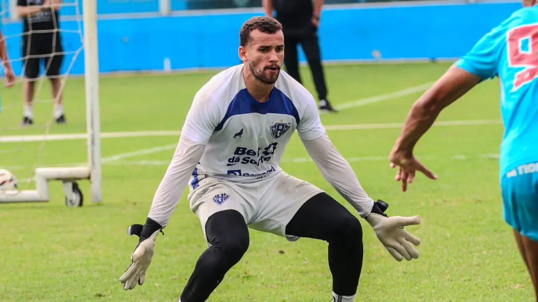 Dúvida no gol do Paysandu para jogo contra a Inter no próximo sábado. Jean Drosny sofreu luxação no ombro esquerdo no e…