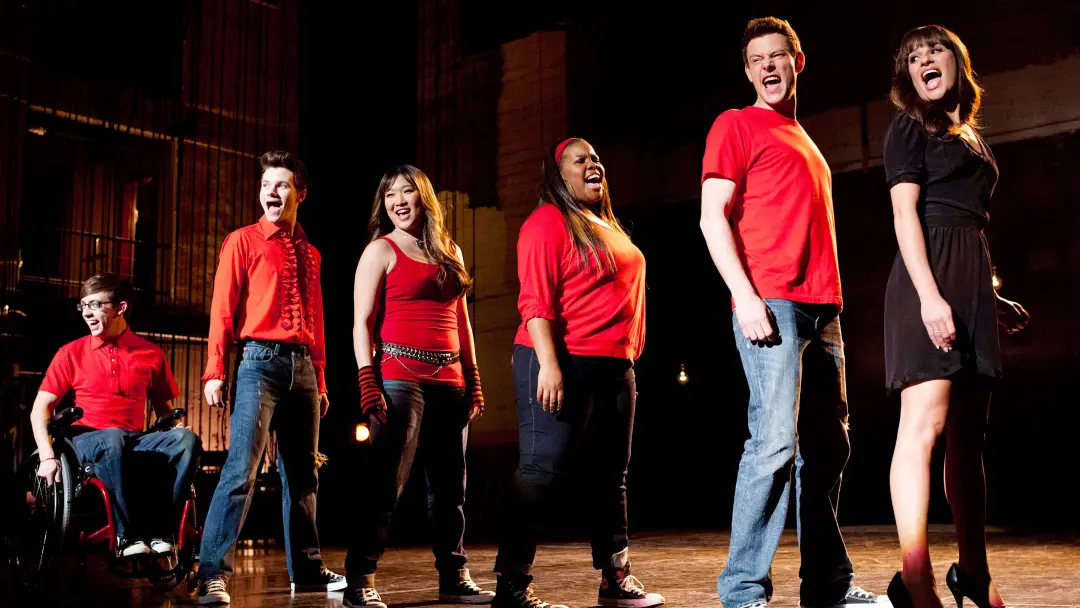 Ryan Murphy acabou de finalizar o roteiro do reboot de Glee, e a maior parte do elenco está entusiasmada com a possibil…