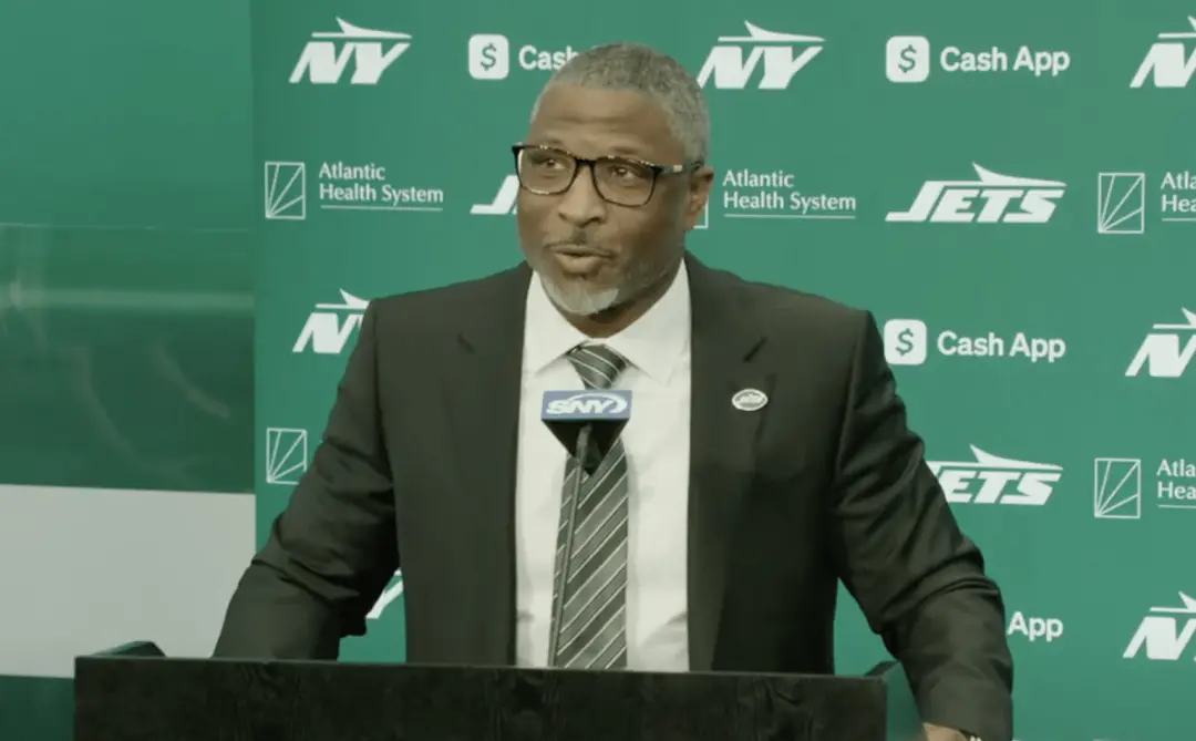 Aaron Glenn retorna a Detroit para enfrentar Dan Campbell, e Glenn lembra que Campbell prometeu ser seu mentor quando f…