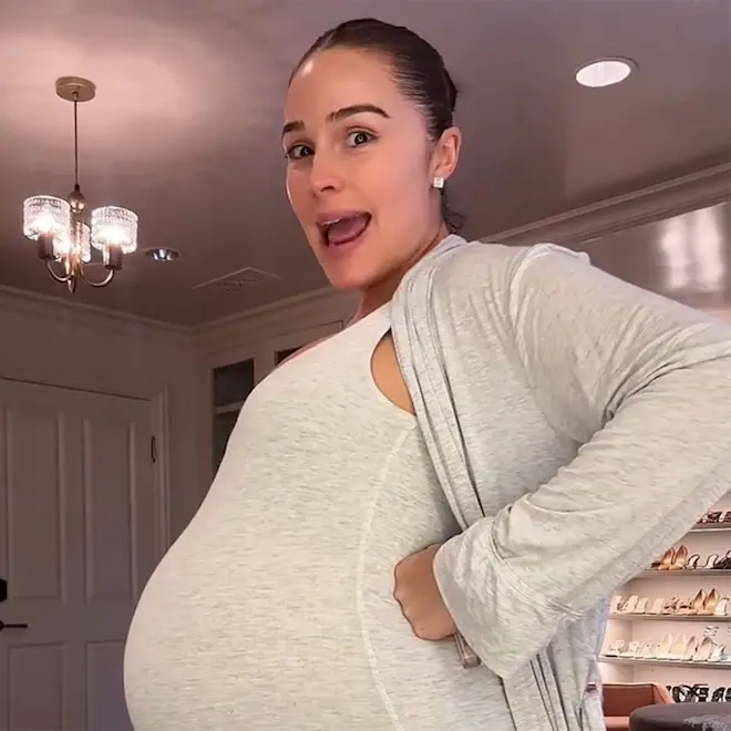 Olivia Culpo disse que não tem tempo para comentários sobre o ganho de peso durante a gravidez. É importante focar no p…