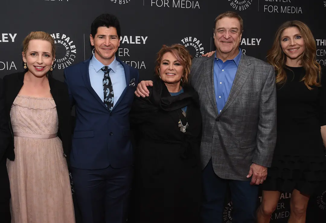 Roseanne Barr e Michael Fishman estão brigando sobre o cancelamento do reboot de Roseanne em 2018. Fishman disse que o …
