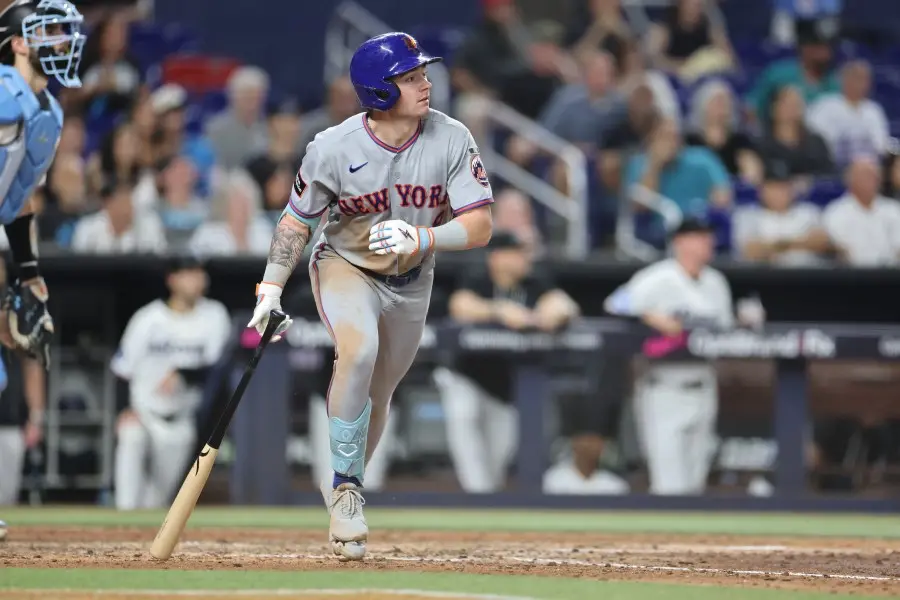 AJ Ewing fez 25 corridas roubadas este ano pelos Mets, batendo o recorde de Mookie Wilson de 24 em 1981. Essa marca mos…