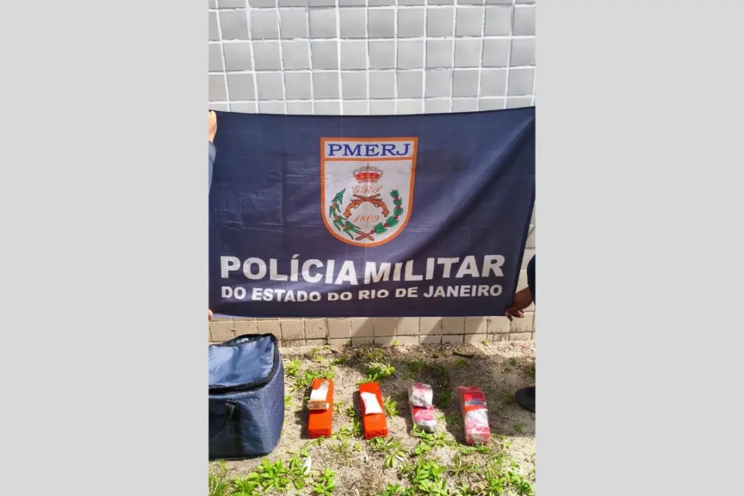 Cabo Frio, RJ, teve um idoso de 70 anos preso com quase quatro quilos de maconha e 23 cápsulas de cocaína. É assustador…