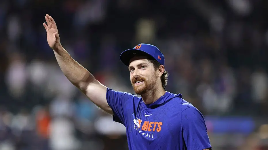 Mets com Nolan McLean no mound contra Rangers, jogo que busca ser spoiler na temporada. O time de Nova York tem usado M…