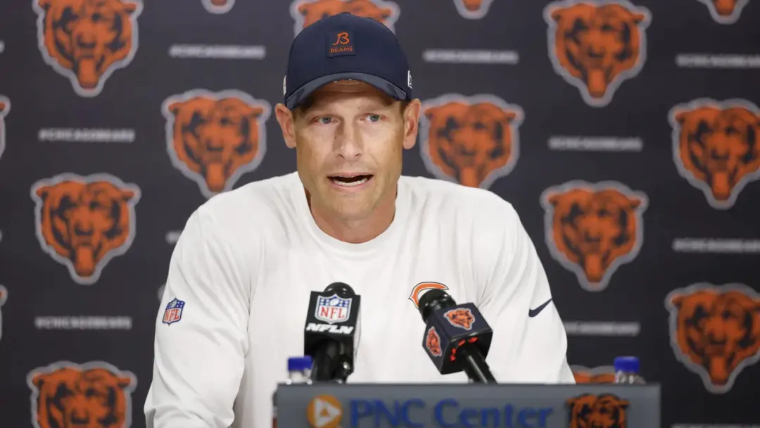 Caleb Williams sofreu uma lesão no isquiotibial durante a derrota dos Bears para os Vikings. O técnico Ben Johnson elog…