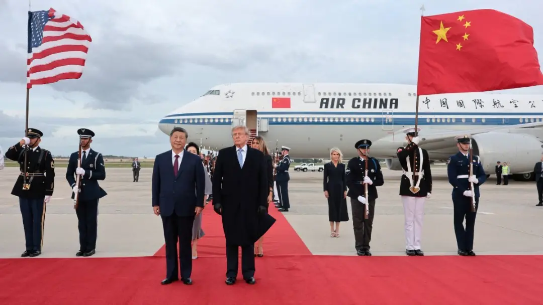 Donald Trump recebeu Xi Jinping com tapete vermelho na Base Conjunta Andrews, perto de Washington. A recepção formal mo…
