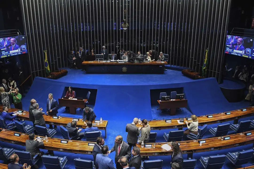 Minas Gerais tem 16 nomes disputando as duas vagas de Senado em 2026. A troca de Aécio Neves por Gustavo Galassi no PSD…