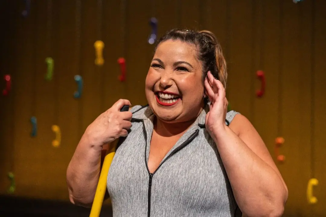 Mariana Xavier chega a Goiânia nesta quinta com o espetáculo Antes do Ano Que Vem, com entrada gratuita no Teatro Goiân…