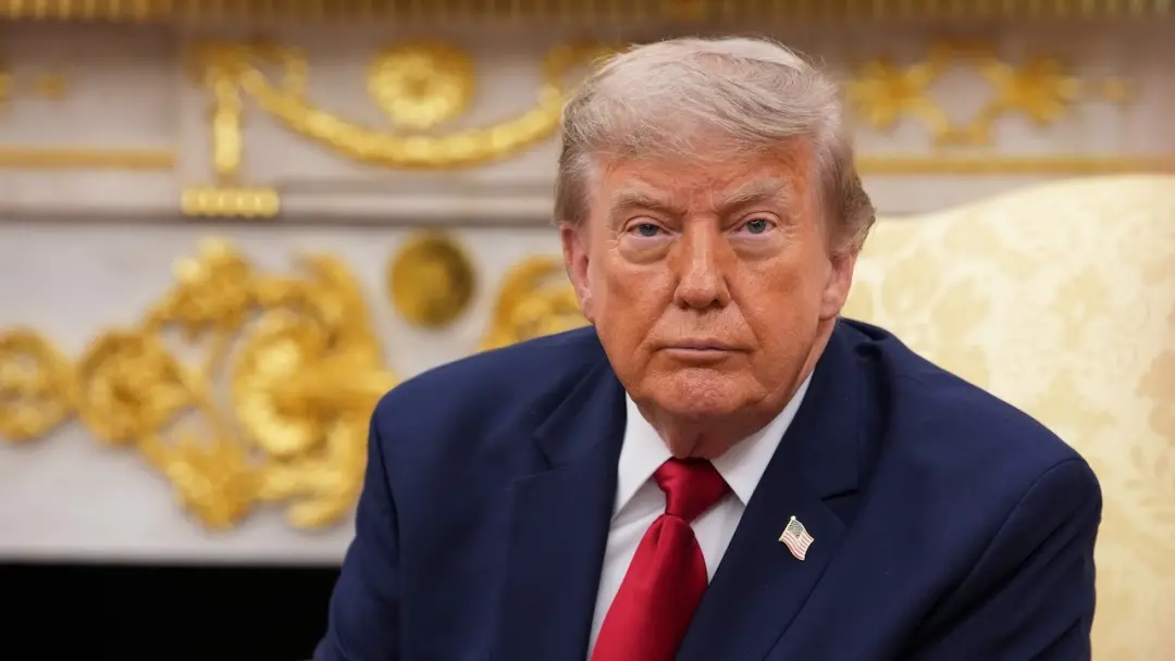 Judge Timothy Kelly questionou a decisão da administração Trump de barrar acesso da CNN, MS NOW e Politico à Casa Branc…