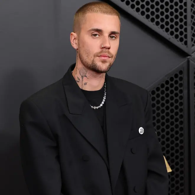 Justin Bieber apareceu em MacArthur Park em Los Angeles dia 22 de setembro. A aparição gerou manchetes sobre um show, m…