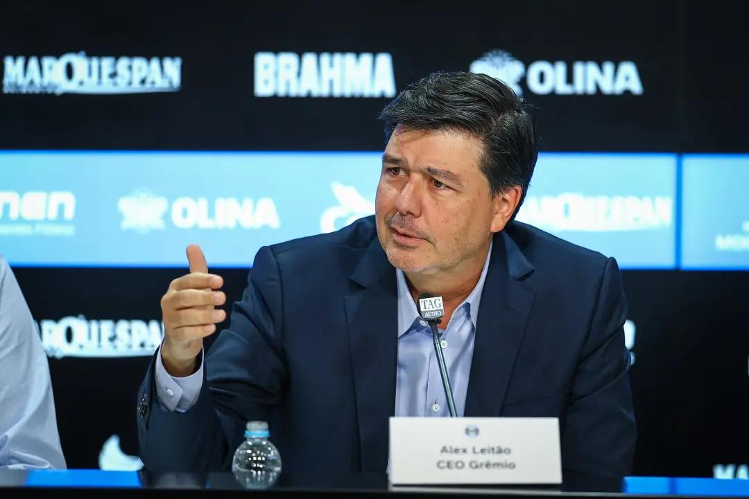 Alexandre Leitão, CEO do Grêmio, vai julgar no STJD por ofensa ao Botafogo, podendo ter suspensão de quase 300 dias. Re…
