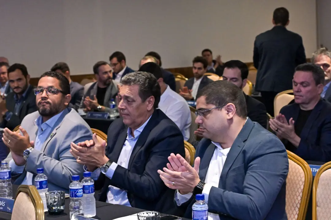 Redução de estrangeiros no futebol brasileiro até 2030 foi aprovada na CBF com pressão de sindicatos e clubes formadore…