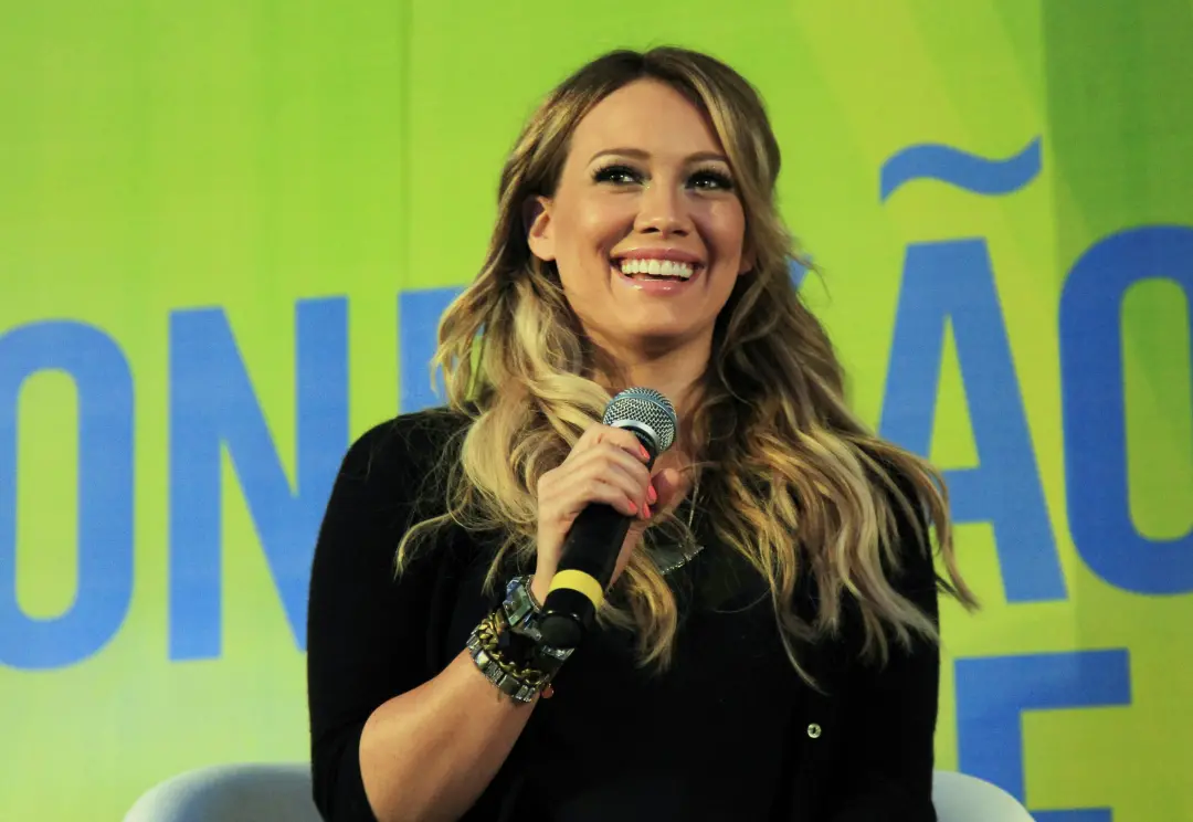 Hilary Duff fará show em São Paulo no dia 13 de agosto de 2027. Achei interessante que a turnê vá para vários lugares n…
