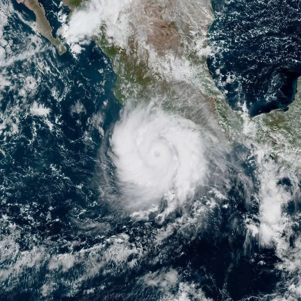 Hurricane Polo cresceu de forma explosiva por causa do El Niño. É uma das tempestades mais fortes dessa região. É um si…