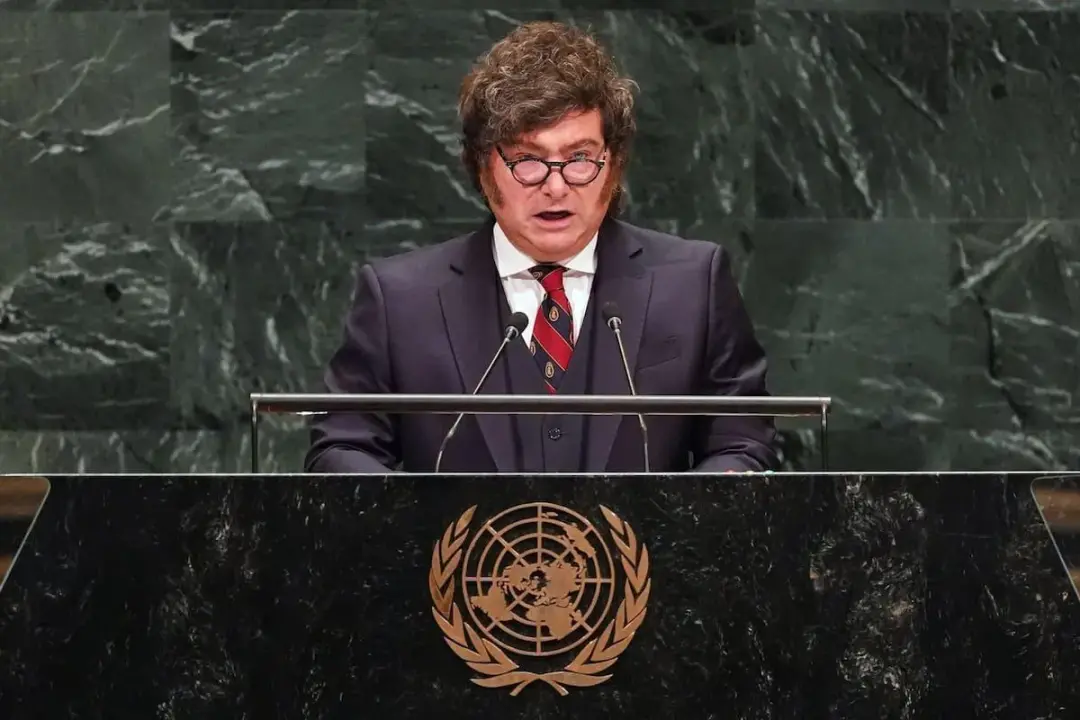 Milei chamou a ONU de inútil em discurso na Assembleia Geral em Nova York, acusando a entidade de permitir caos e terro…